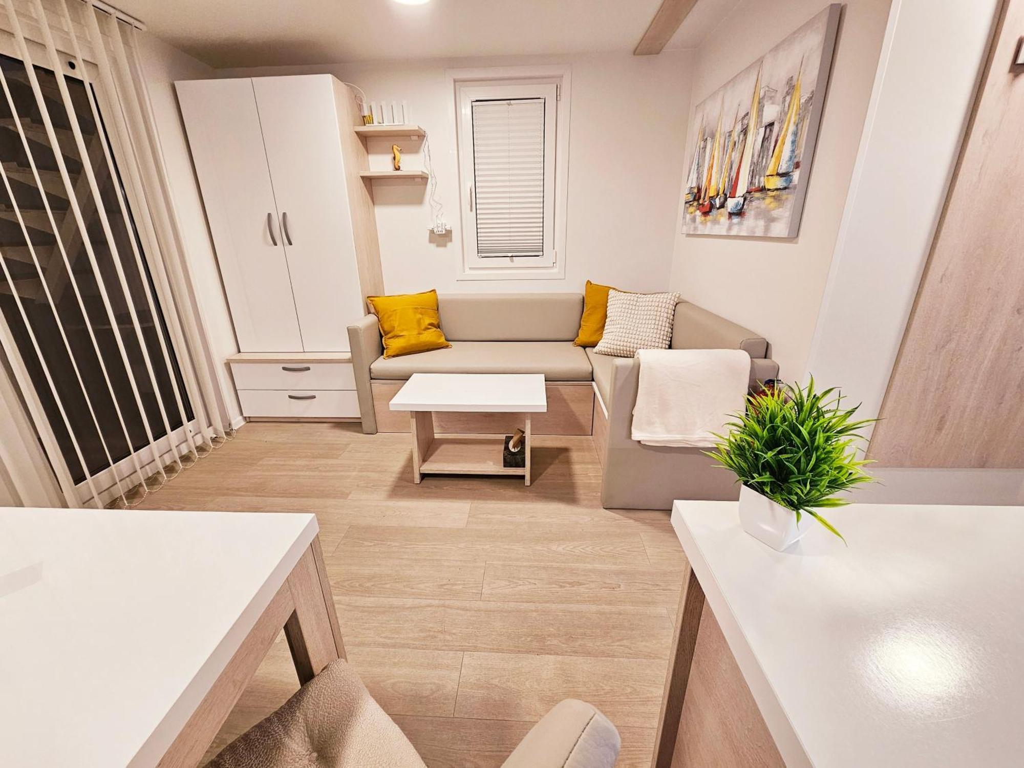 Sea Diva - Luxury Boathouse Holiday home *