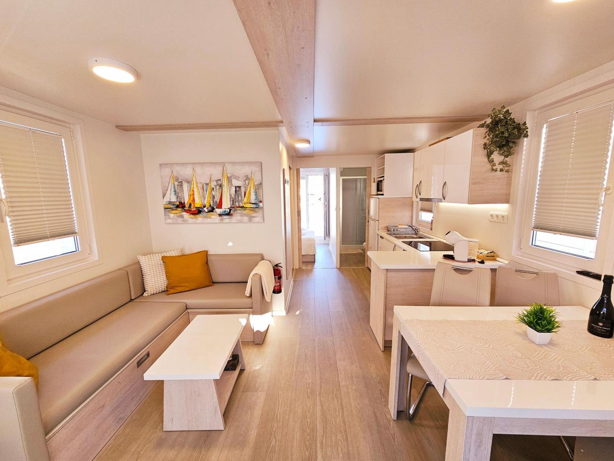Sea Diva - Luxury Boathouse Holiday home