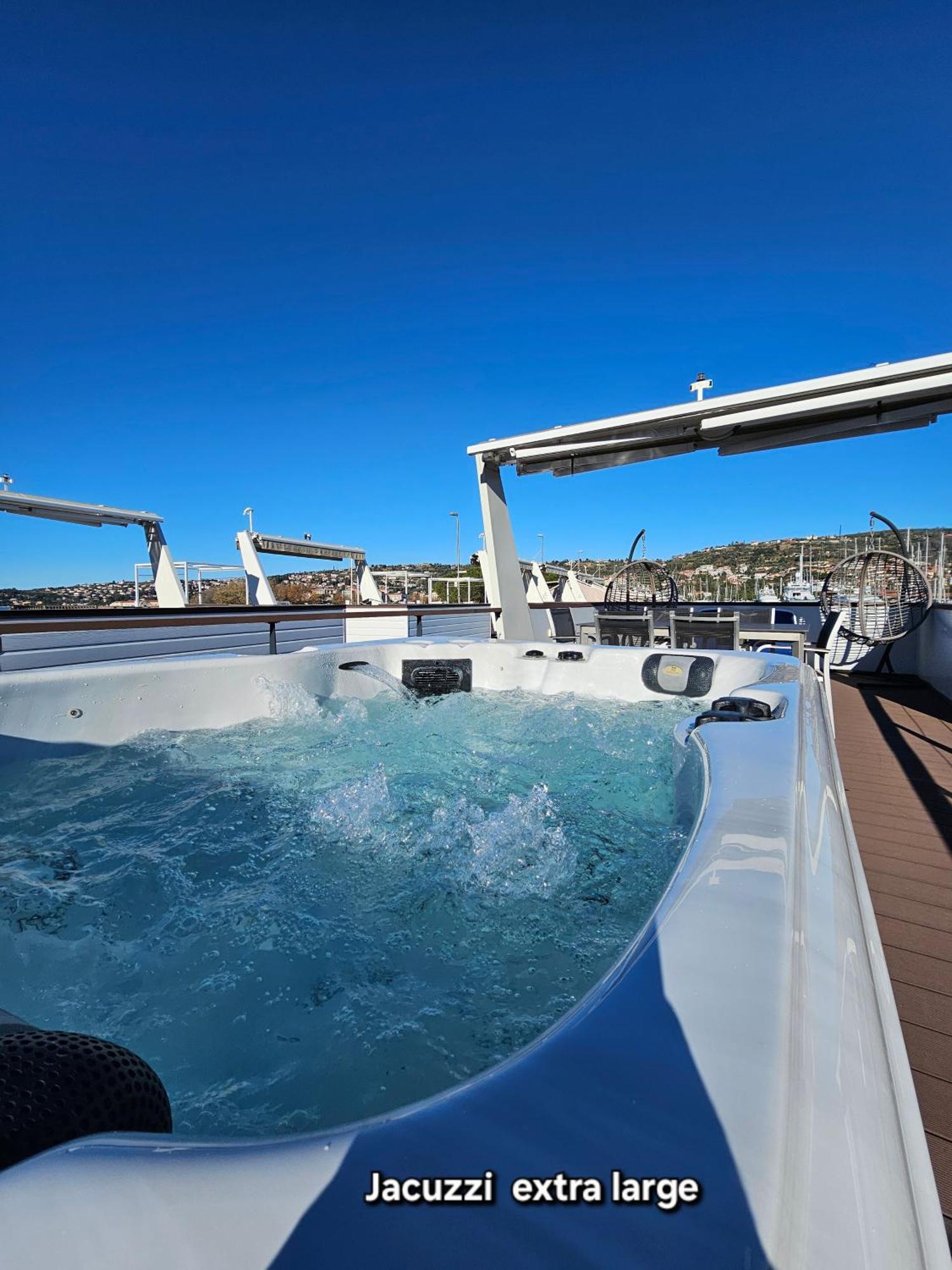 Sea Diva - Luxury Boathouse *