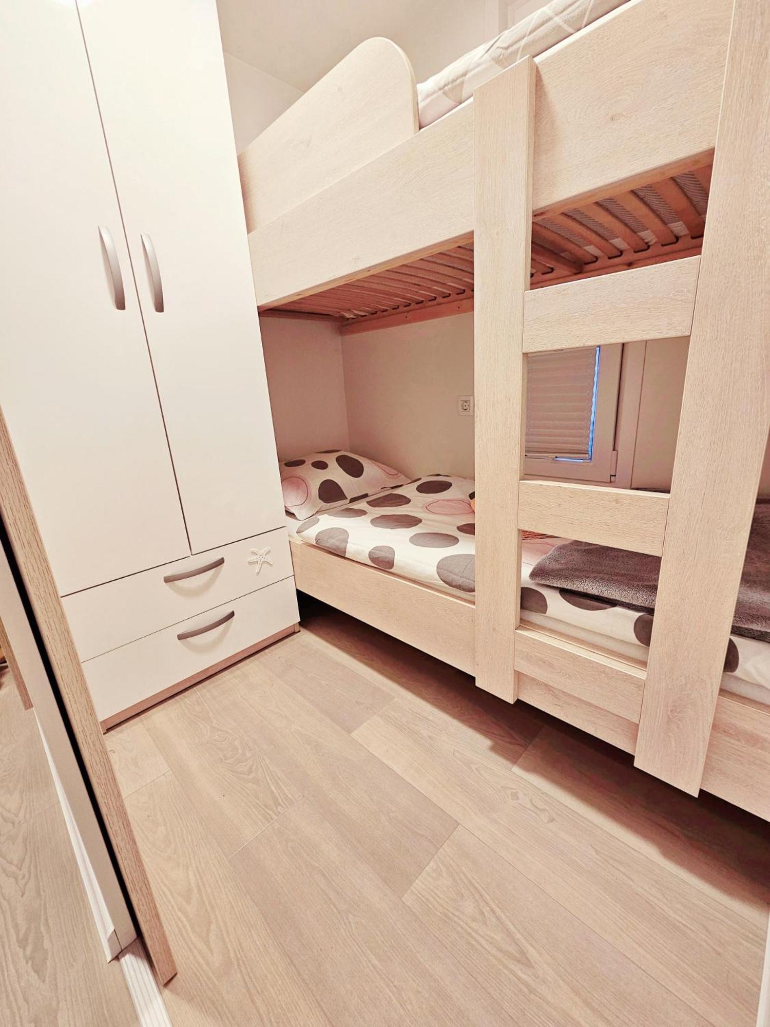 Sea Diva - Luxury Boathouse Holiday home