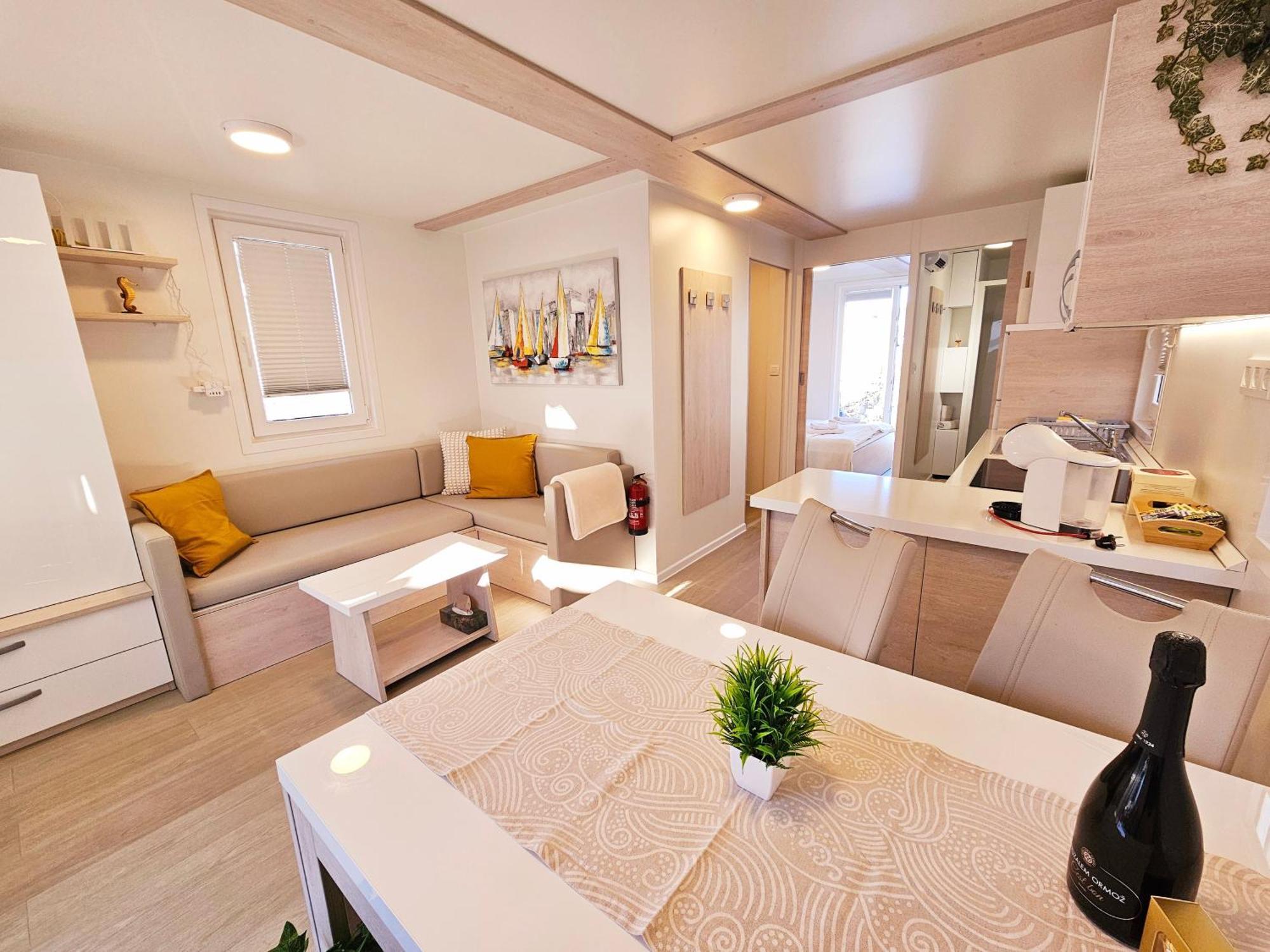 Sea Diva - Luxury Boathouse